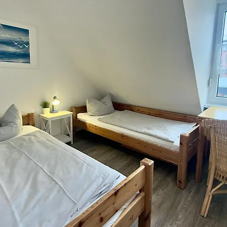 Caro Hus - *